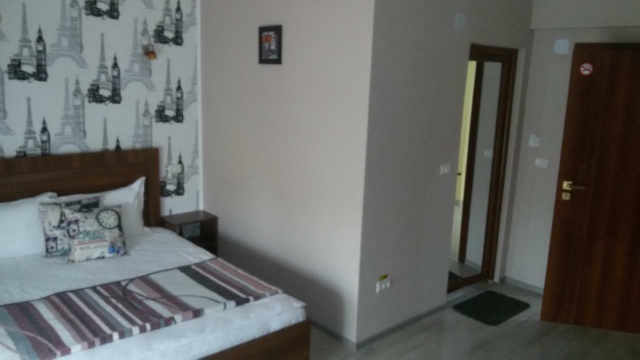 La Tusi Lovrin Otel Dış mekan fotoğraf