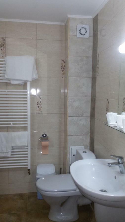 La Tusi Lovrin Otel Dış mekan fotoğraf