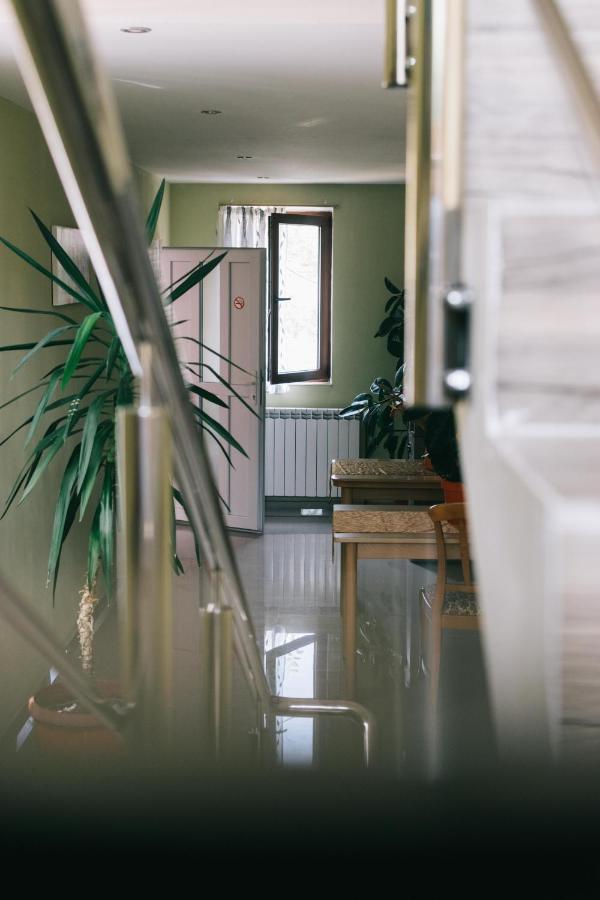 La Tusi Lovrin Otel Dış mekan fotoğraf