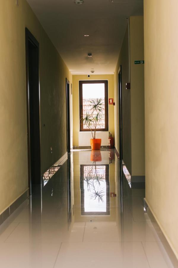 La Tusi Lovrin Otel Dış mekan fotoğraf