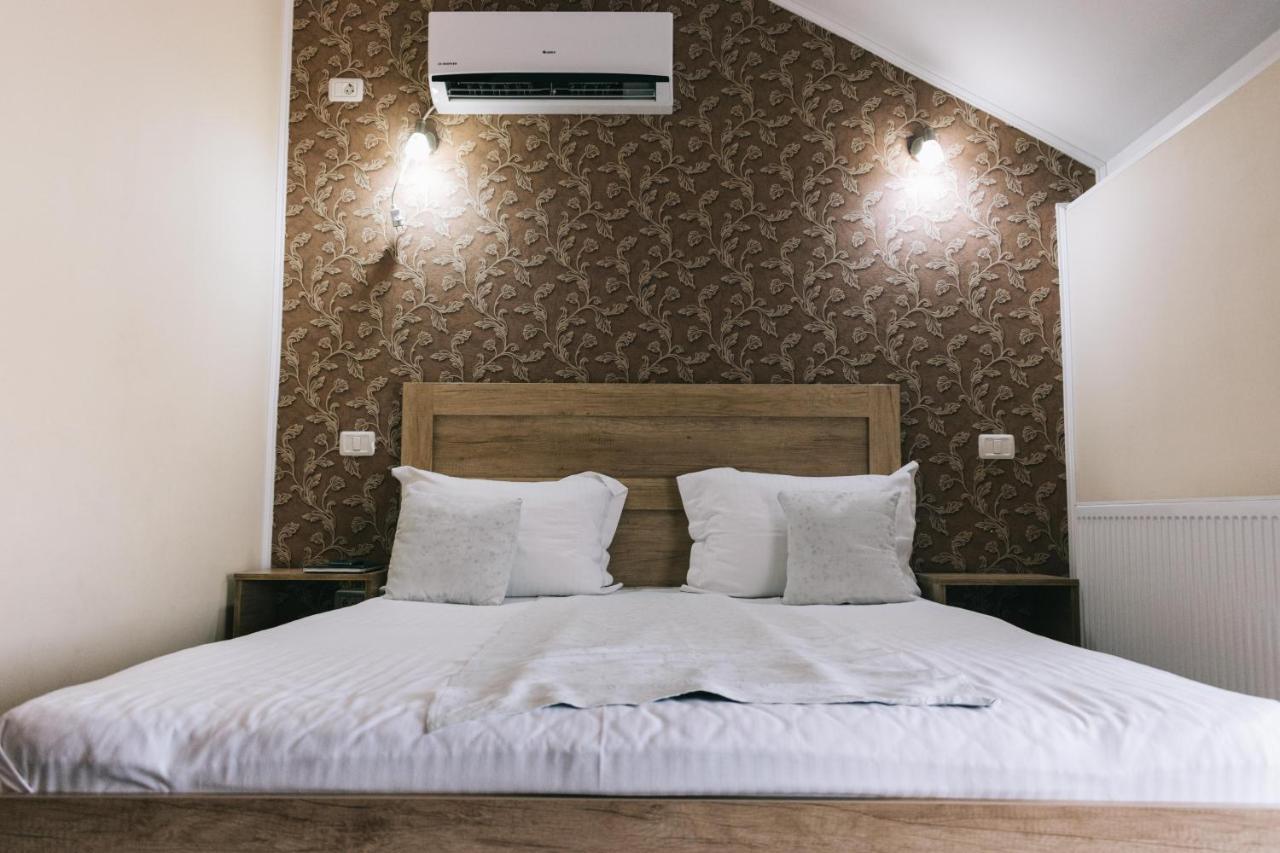 La Tusi Lovrin Otel Dış mekan fotoğraf