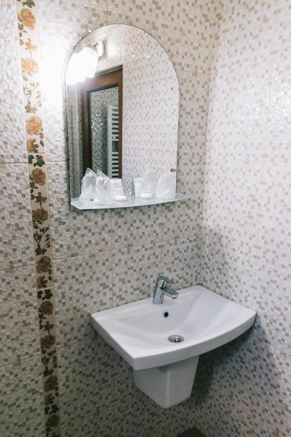 La Tusi Lovrin Otel Dış mekan fotoğraf