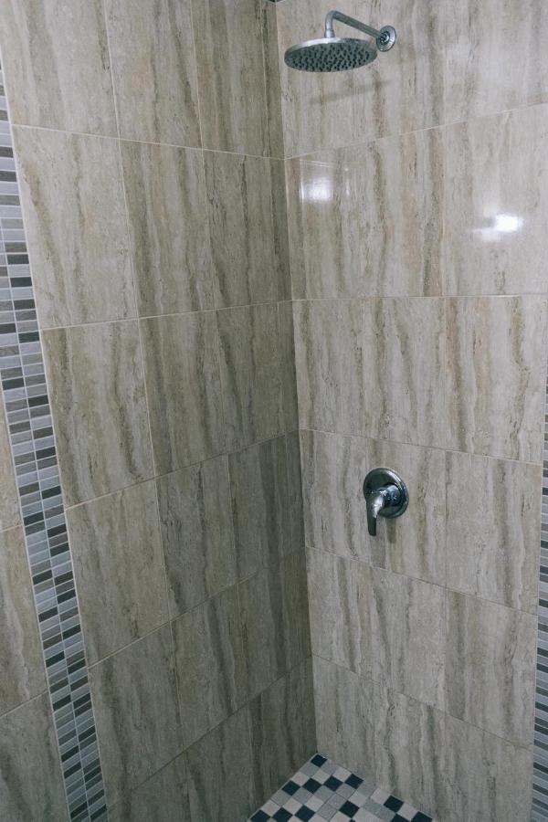 La Tusi Lovrin Otel Dış mekan fotoğraf