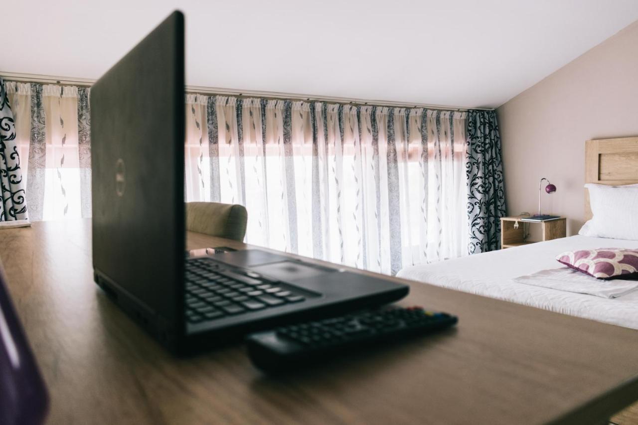 La Tusi Lovrin Otel Dış mekan fotoğraf