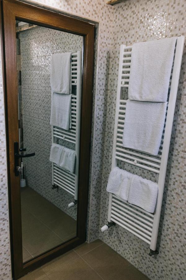 La Tusi Lovrin Otel Dış mekan fotoğraf
